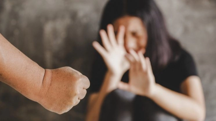 Intentó matar a su pareja delante de sus hijos Intentó matar a su pareja delante de sus hijos