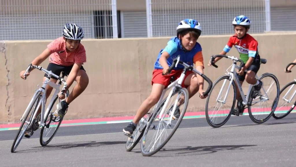 para castigar niña Mecánico Rivadavia: la escuela de ciclismo para niños ya está inscribiendo alumnos