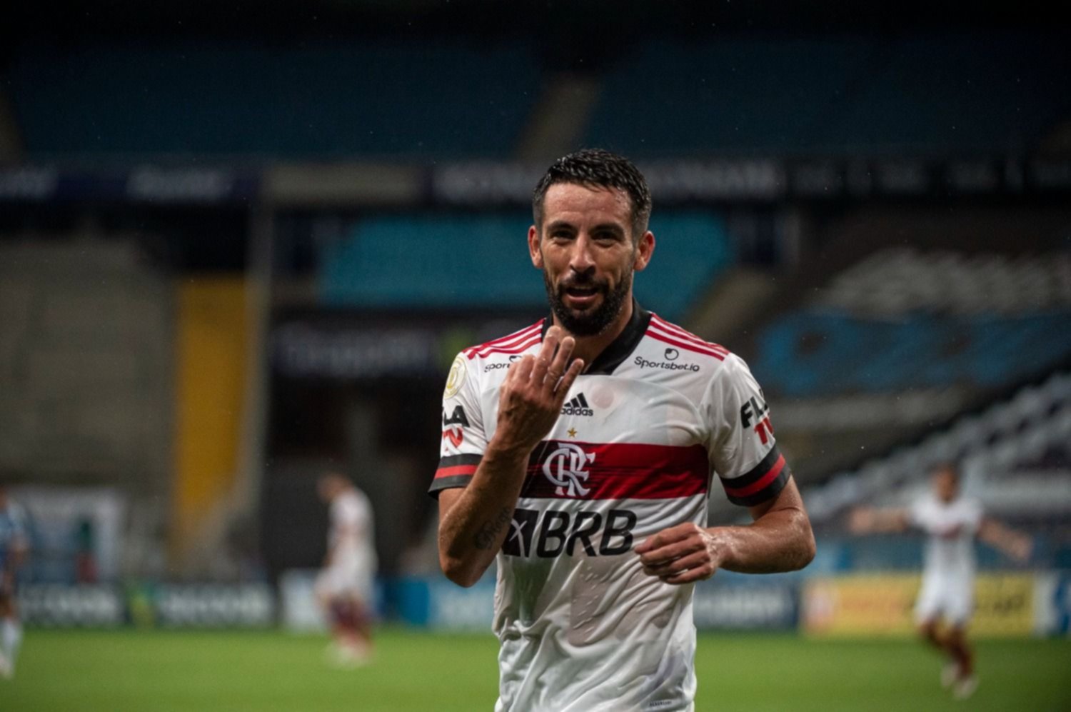 Ex-Flamengo, chileno Isla é anunciado pela Universidad Católica -  Superesportes