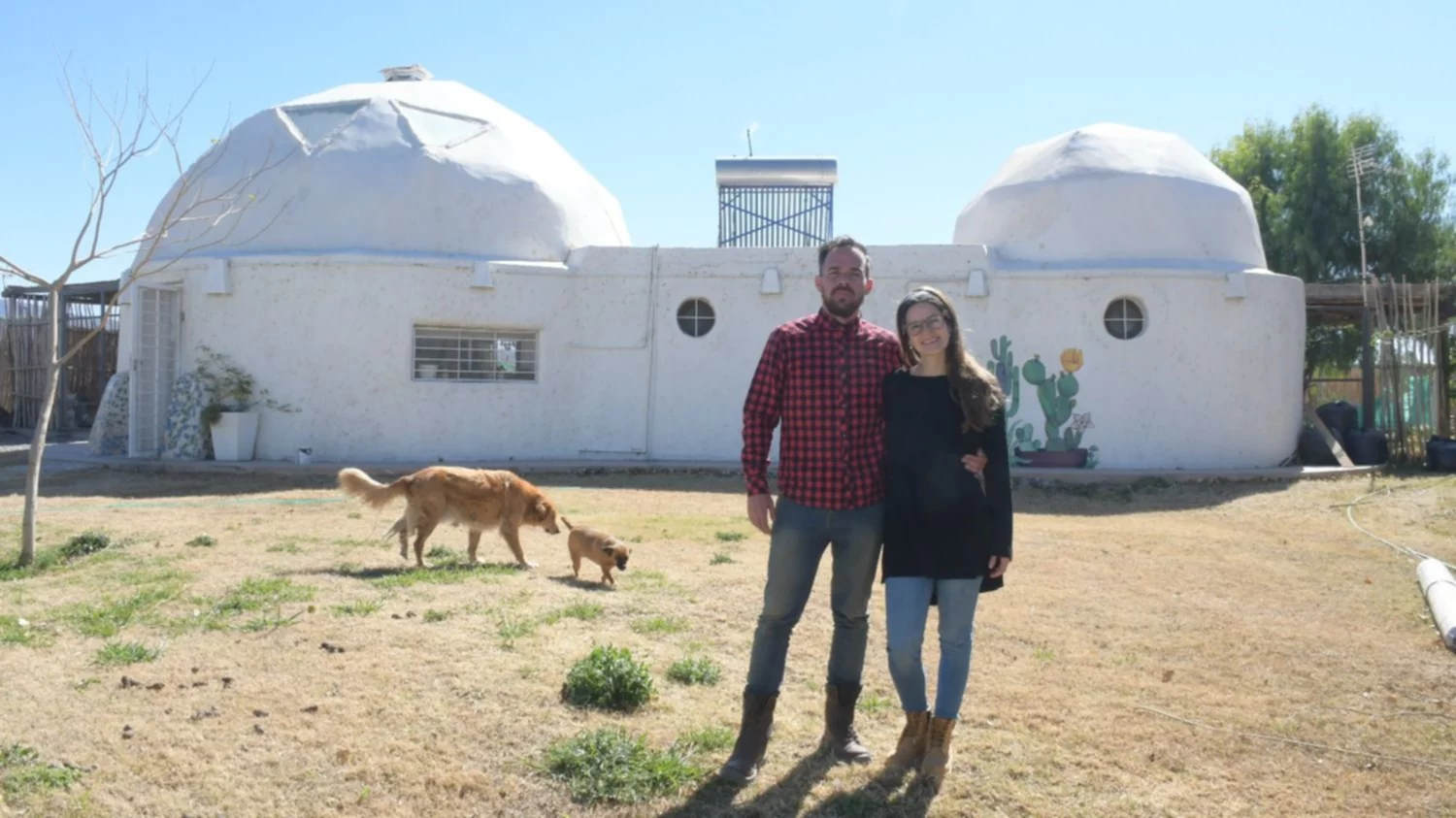 Familias que apostaron por casas sustentables y ecológicas: cómo es vivir  en domos en San Juan