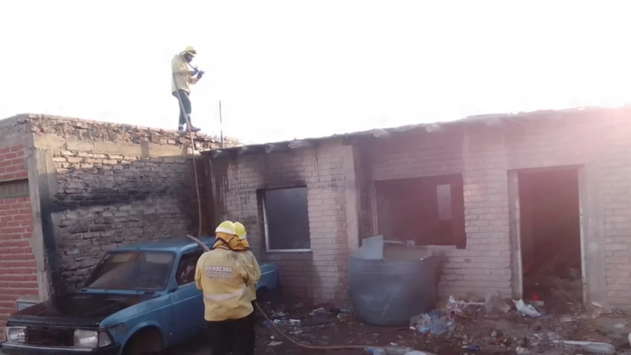 Una casa abandonada sufrió un incendio intencional en Santa Lucía