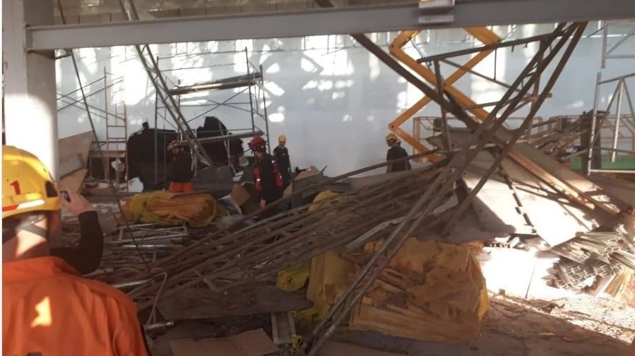Impactantes imágenes de la caída del andamio por el que murió un operario