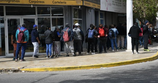 Las Filas Por Bolsones De Mercadería Afectan A Vecinos De San Juan 6984